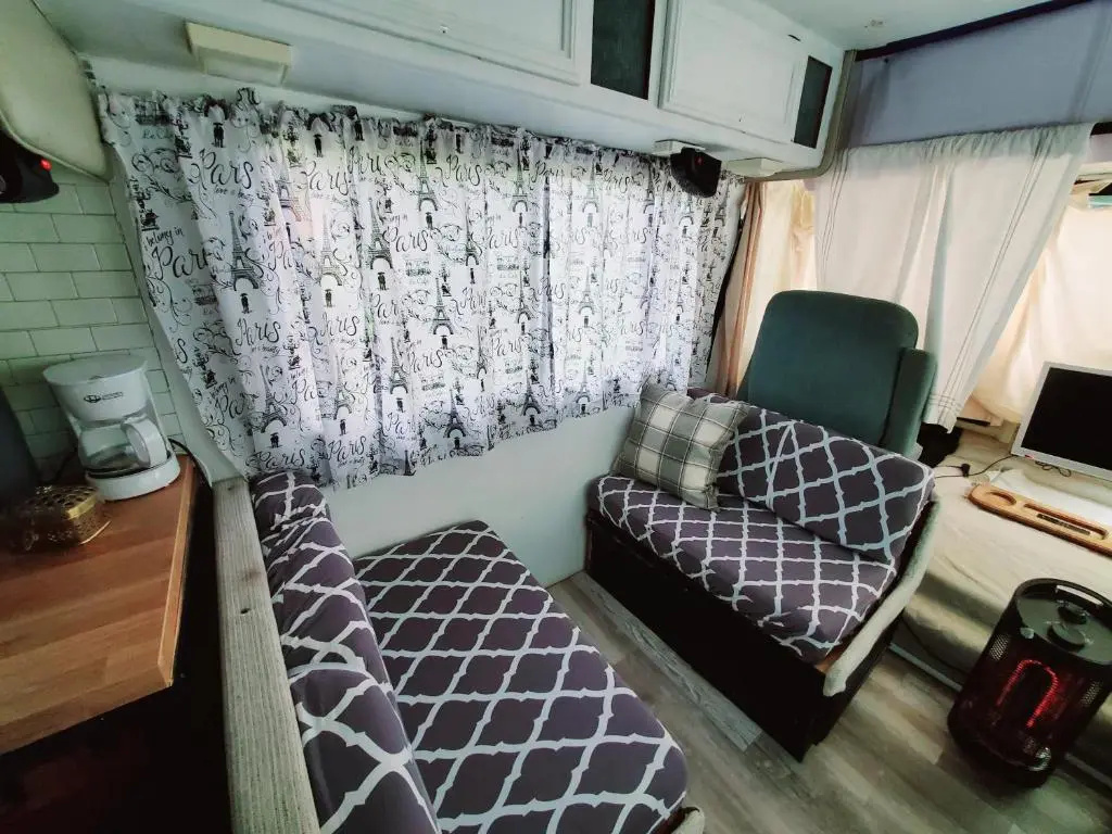 photo 1 of 34ft Mobile Home Near Yale U