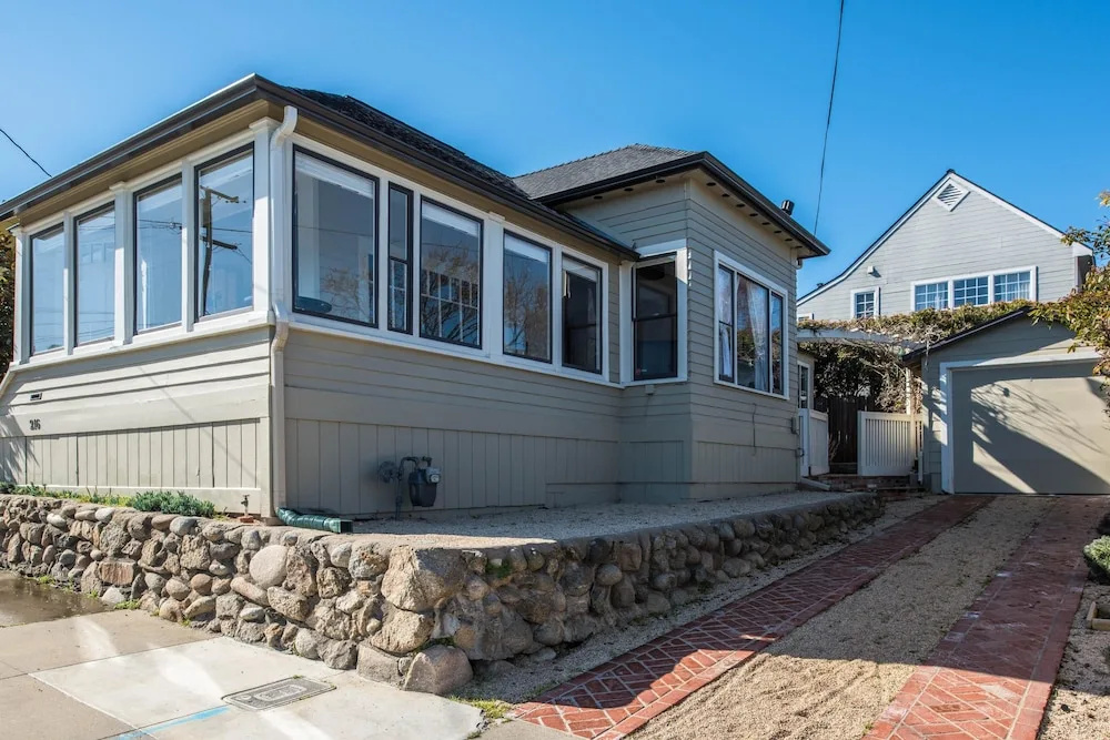 photo 1 of 3745 Sea Dream