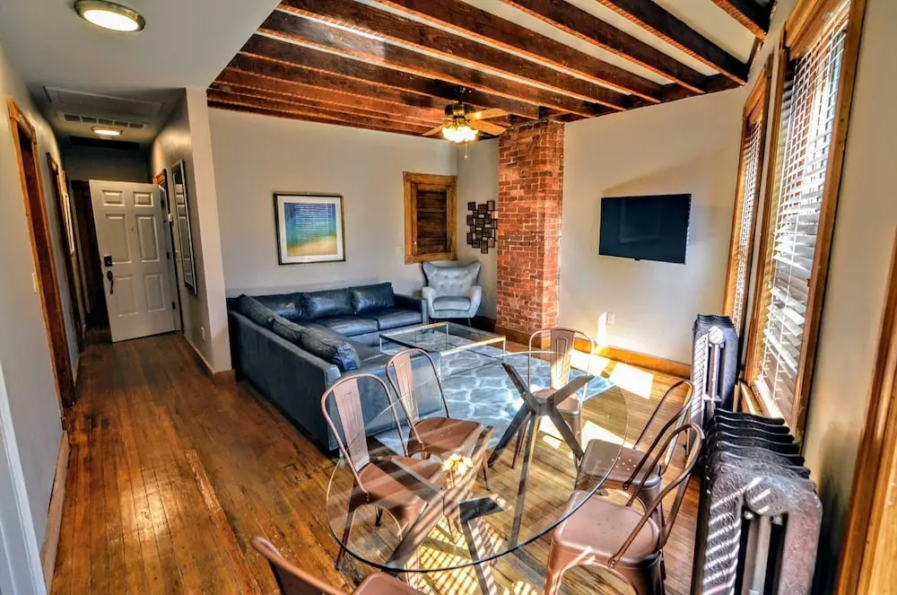 photo 1 of 3br, 1 Bath, Sleeps 6-8 3 Bedroom Apts