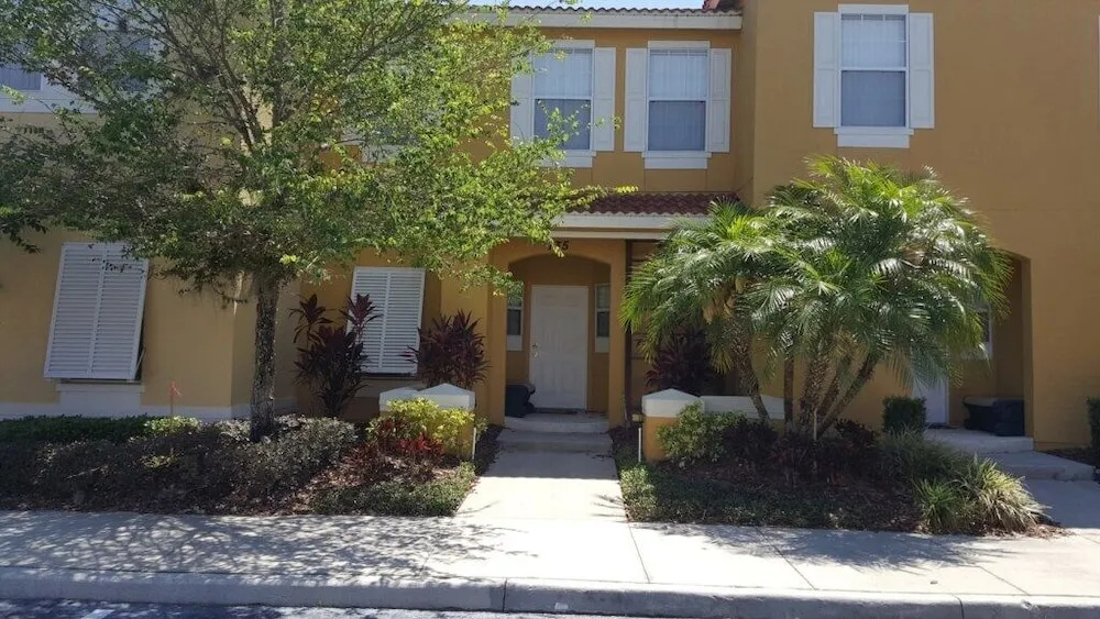 photo 1 of 3br, 2.5ba T/ W/ Al Fresco Patio Dining 3 Bedroom Townhouse