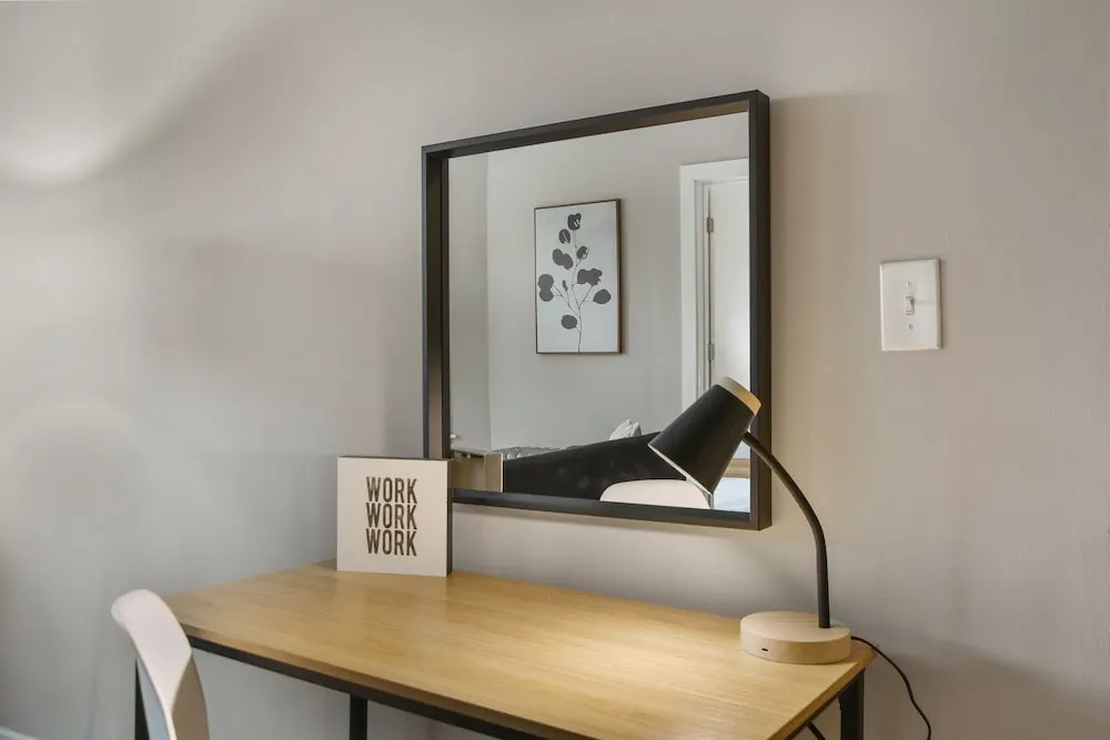 photo 1 of 3BR Apartment w Laundry in Rogers Park
