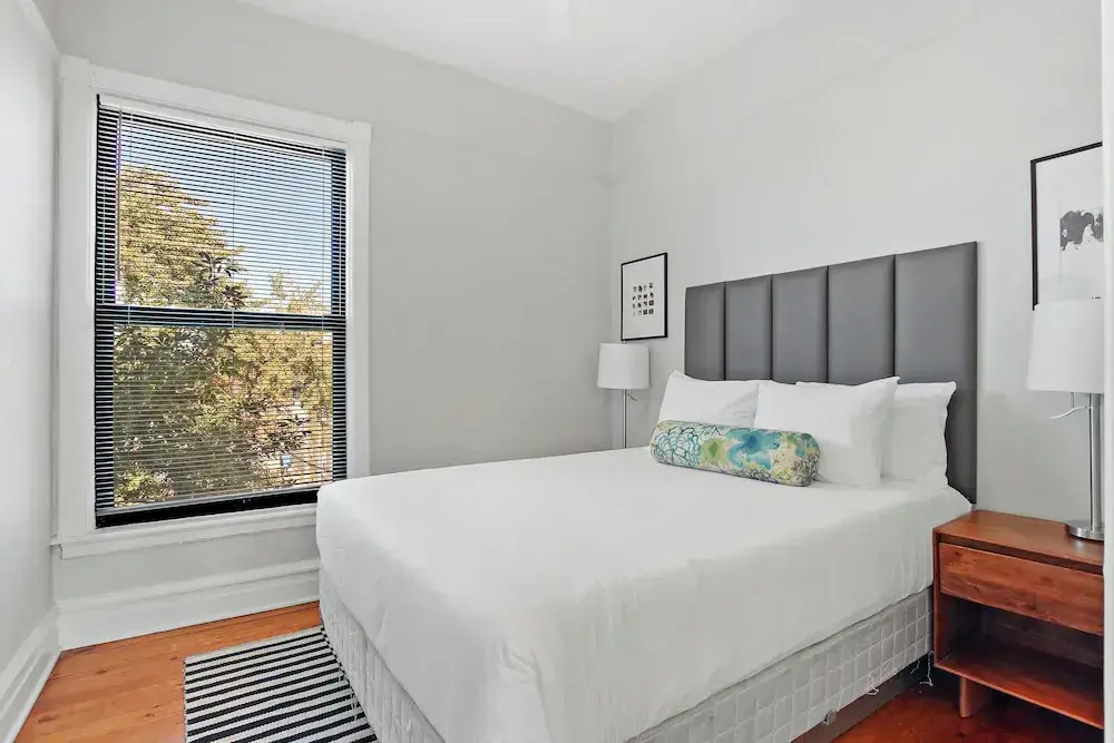 photo 1 of 3BR Comfy & Bright Apt in North Center