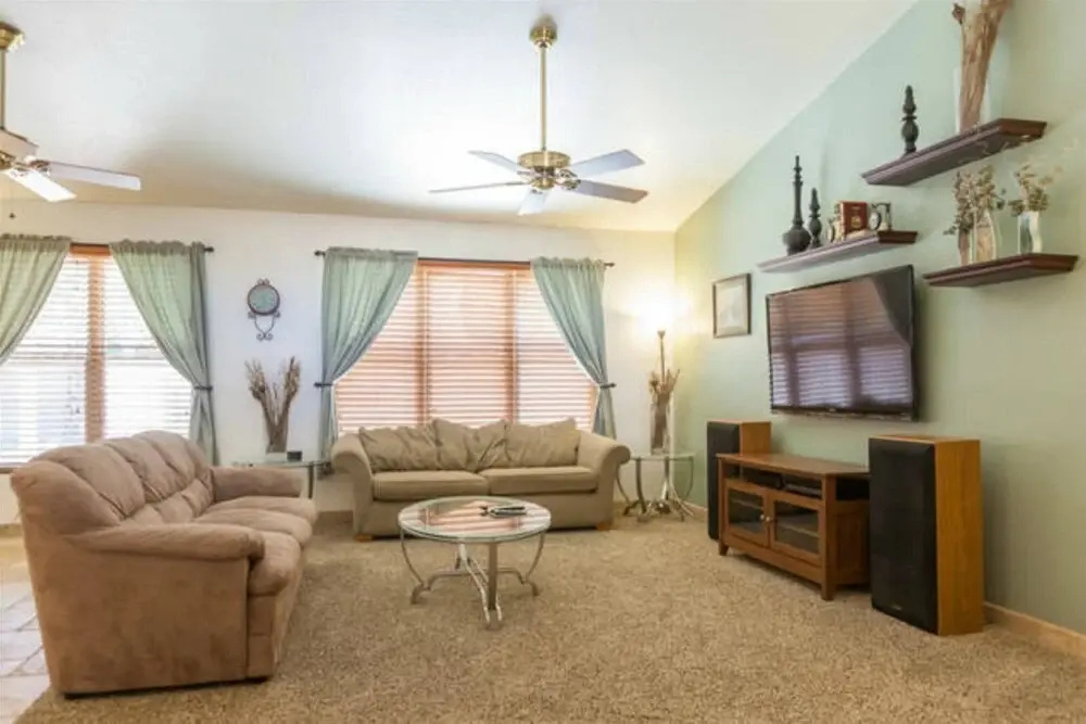 photo 1 of 1457 Gilbert