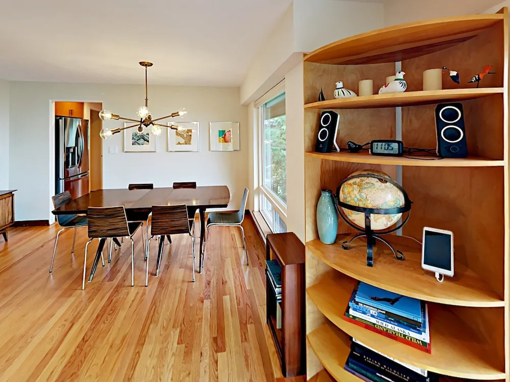 photo 1 of 3BR Mountain View House in Seattle by RedAwning