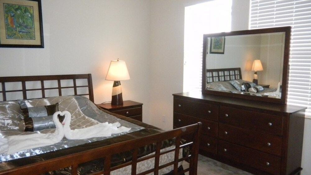 photo 1 of 4 Br Trafalgar Village Sleeps 10 - Fld 3248