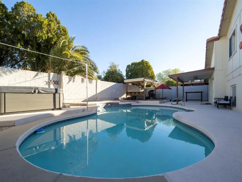 photo 1 of 4046 Glendale