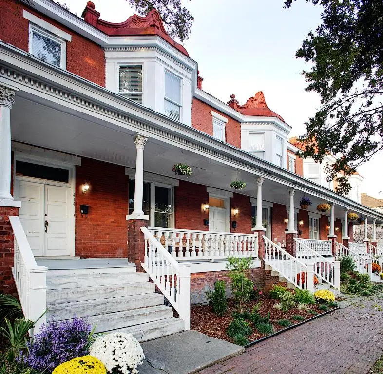 photo 1 of 416A Waldburg st · Newly Renovated 1920's Historic District Apt