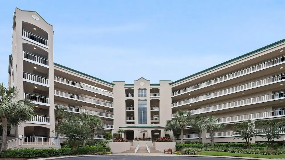 photo 1 of 4203 Windsor Ct N 1 Bedroom Condo
