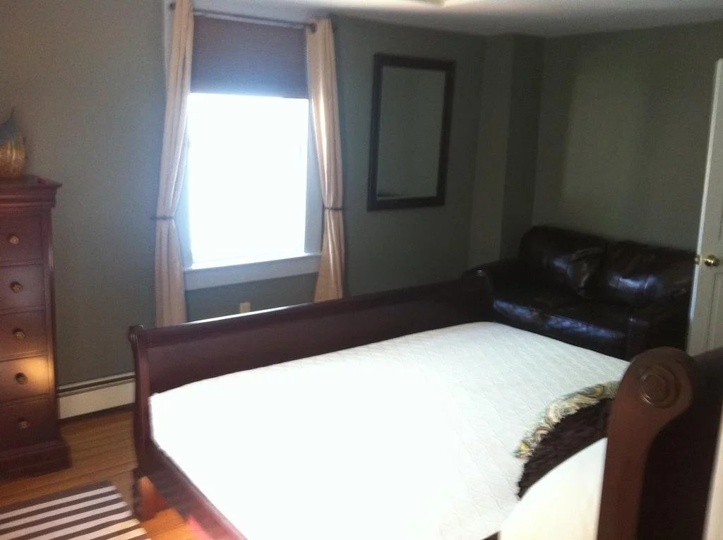 photo 1 of 424 Thames Street Inn