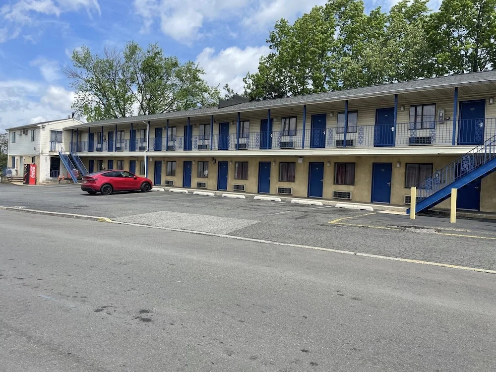 photo 1 of Budget Inn - Elizabeth, NJ