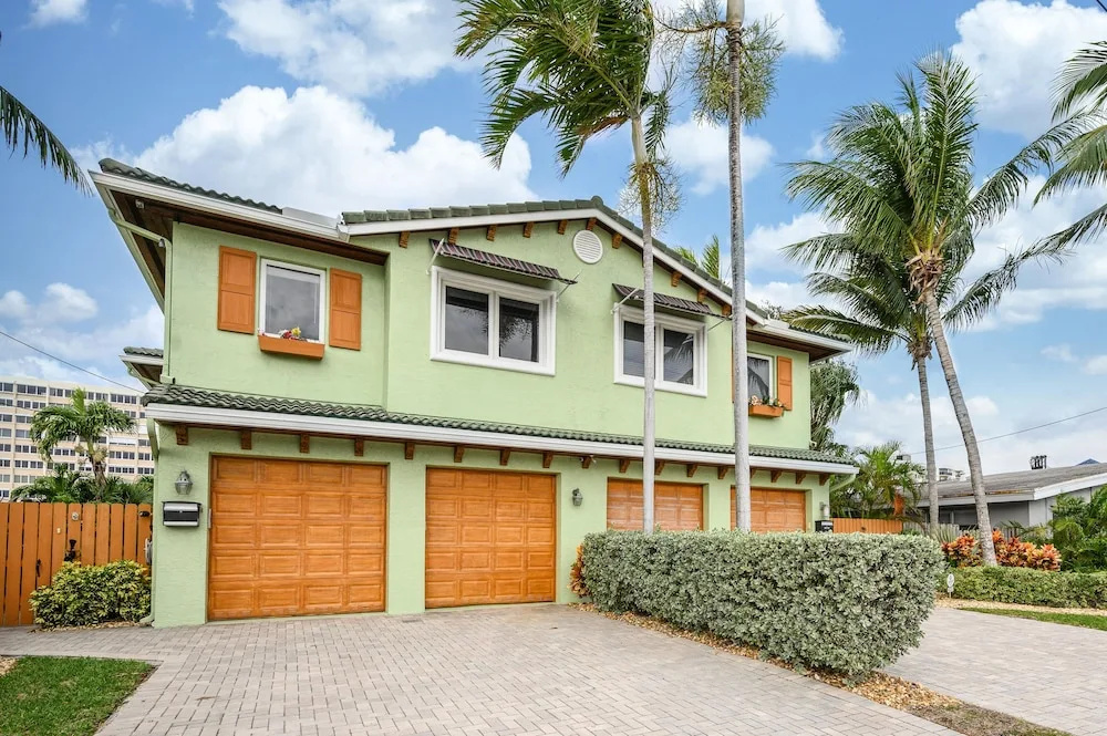 photo 1 of 4331 W Tradewinds Ave Duplex Unit A 3 Bedrooms 2.5 Bathrooms Duplex