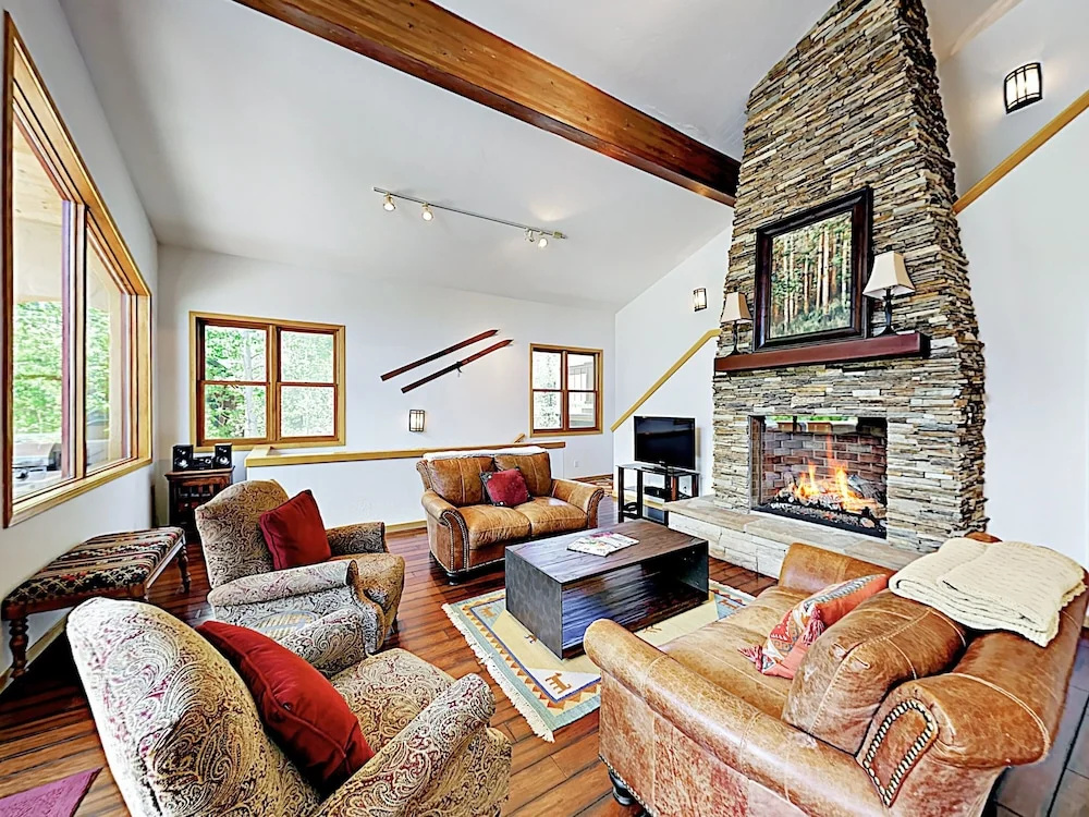 photo 1 of 4501 Vail - 5 Br Duplex