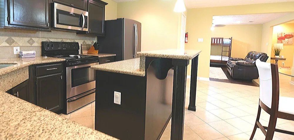 photo 1 of 4Bdrm 2Bath 9Beds - 25mins to Downtown