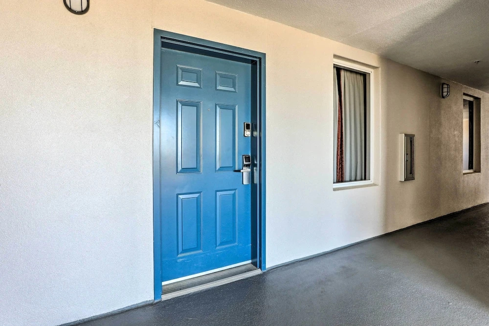 photo 1 of 1 Mi to Disney: Lakefront Condo w/ Pool Access!