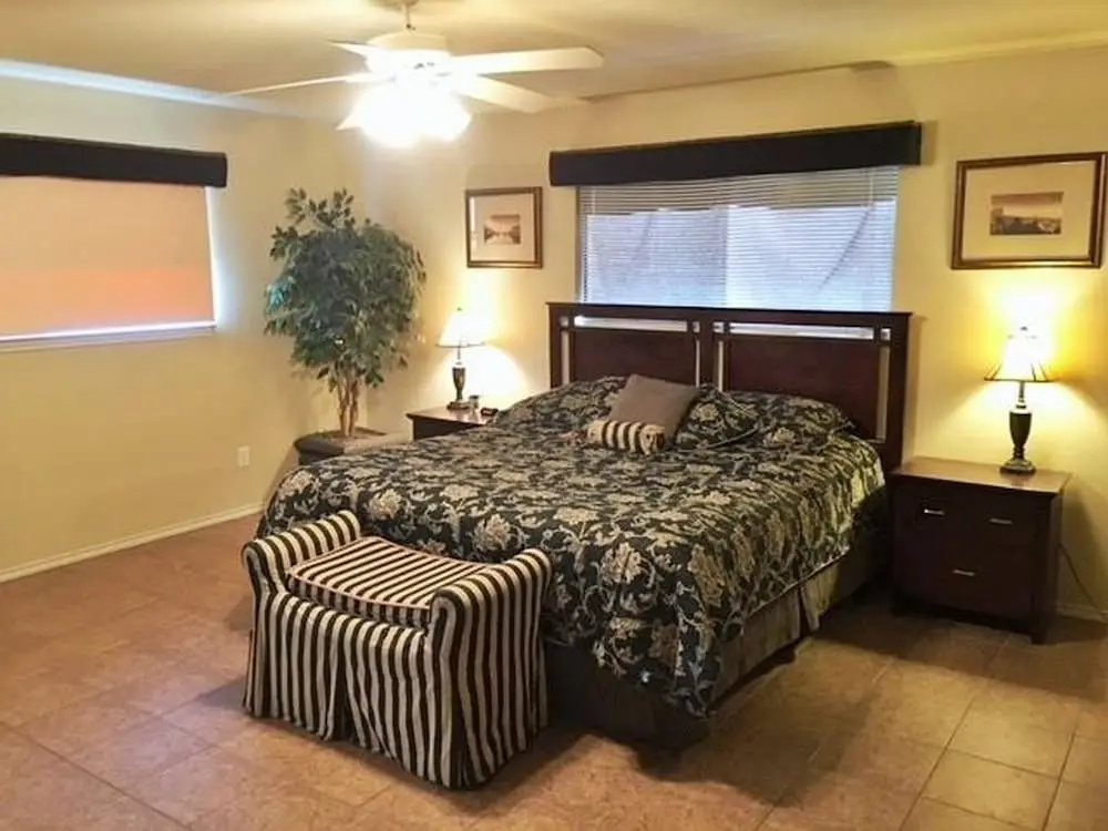photo 1 of 5 O'Clock Somewhere! WWH302 Apartment 2 New