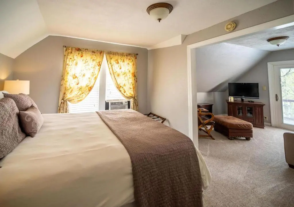 photo 1 of 5 Ojo Inn Bed and Breakfast