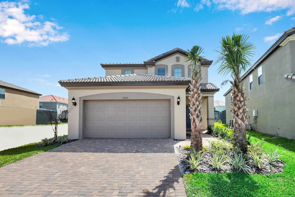 photo 1 of 5 Bed 5 Ba Solterra Villa with Pool & Spa