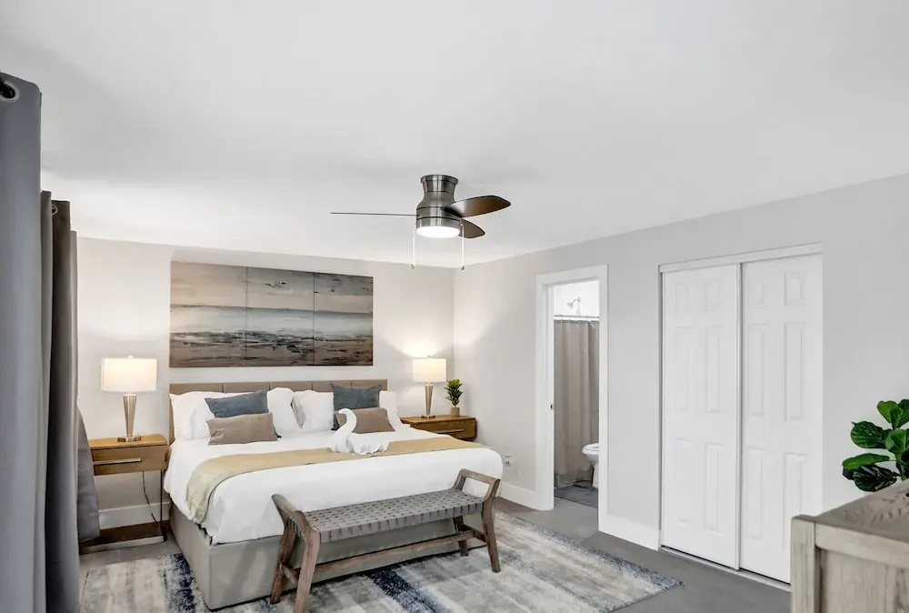 photo 1 of 6 BR With Heated Pool Close to Beach