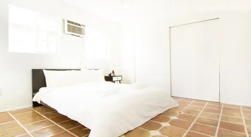 photo 1 of #6 Sunny Flat 3BR Melrose Ave