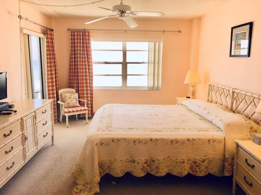 photo 1 of 604 Ponce de Leon - 2 Br Condo