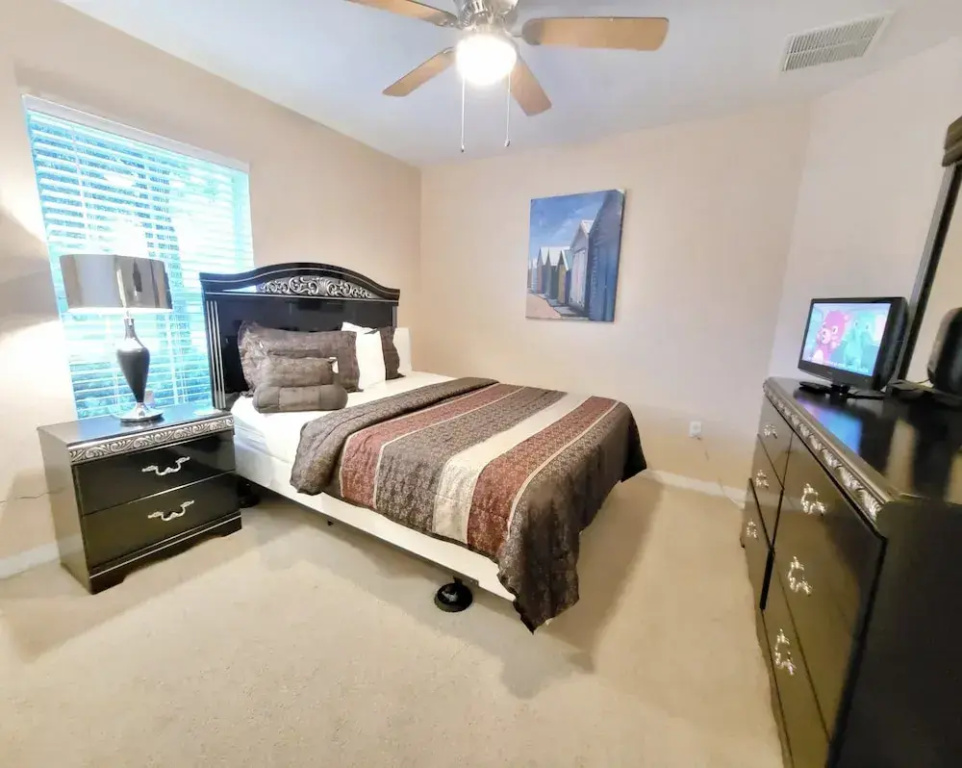 photo 1 of 652 Rosselli Blvd 4 Bedrooms, 2 Bathrooms