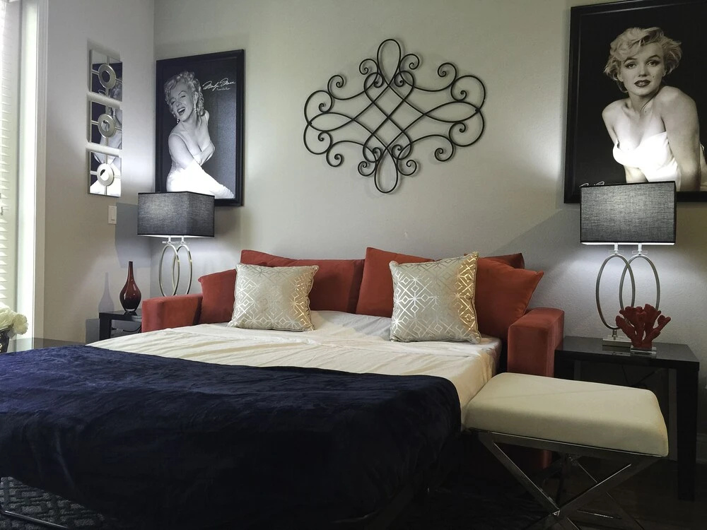 photo 1 of 6BD Hollywood Stars Walk of Fame Suite