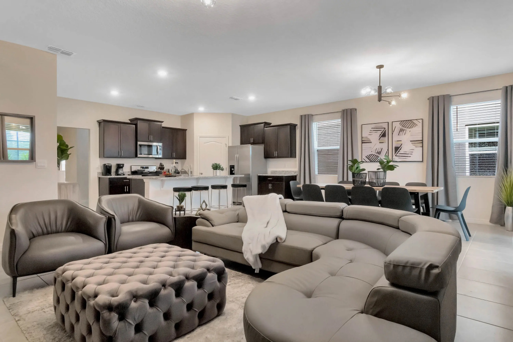 photo 1 of 7 Bedrooms- 5,5 Bathrooms Solterra 7599 Ol