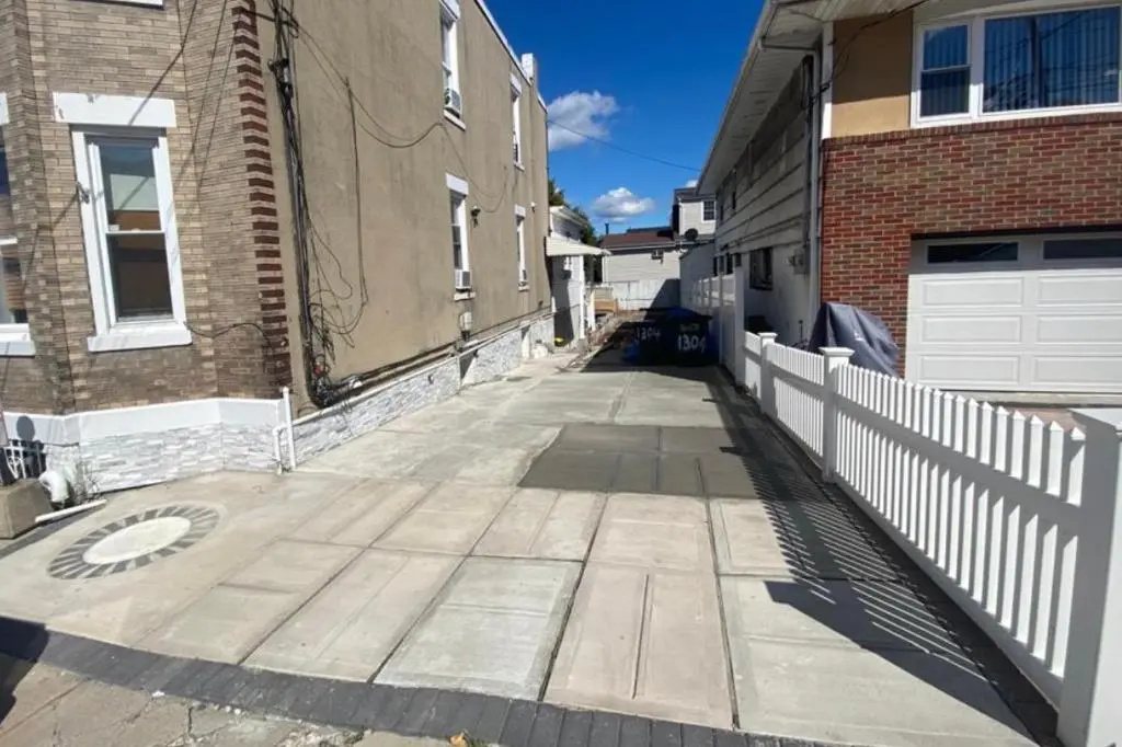 photo 1 of 7 Room with Jacuzzi, Massage Seat, and Parking Spac, 15 mins in bus and 7 minutes via New York Waterway Ferry to the CITY - THE BEST CHOICES!!