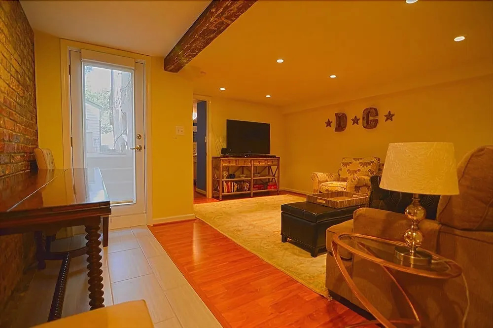 photo 1 of 716 Northeast Apartment #1045 - 1 Br Apts