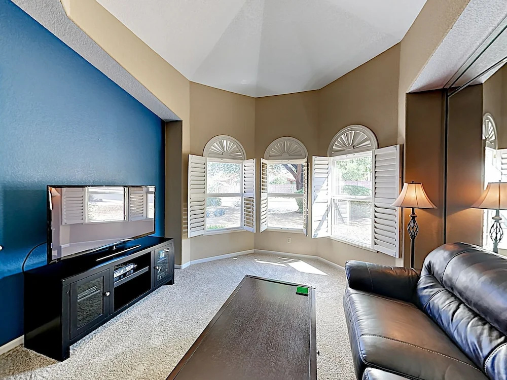 photo 1 of 747 Phoenix - 4 Br Home