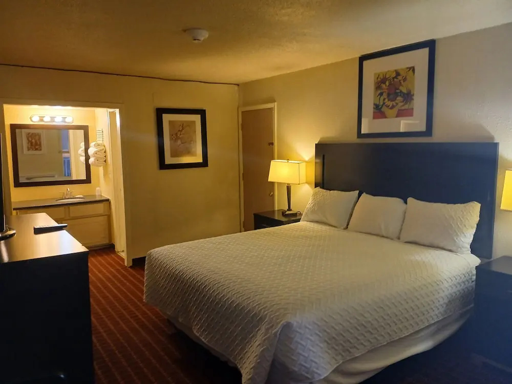 photo 1 of 76 Family Inn