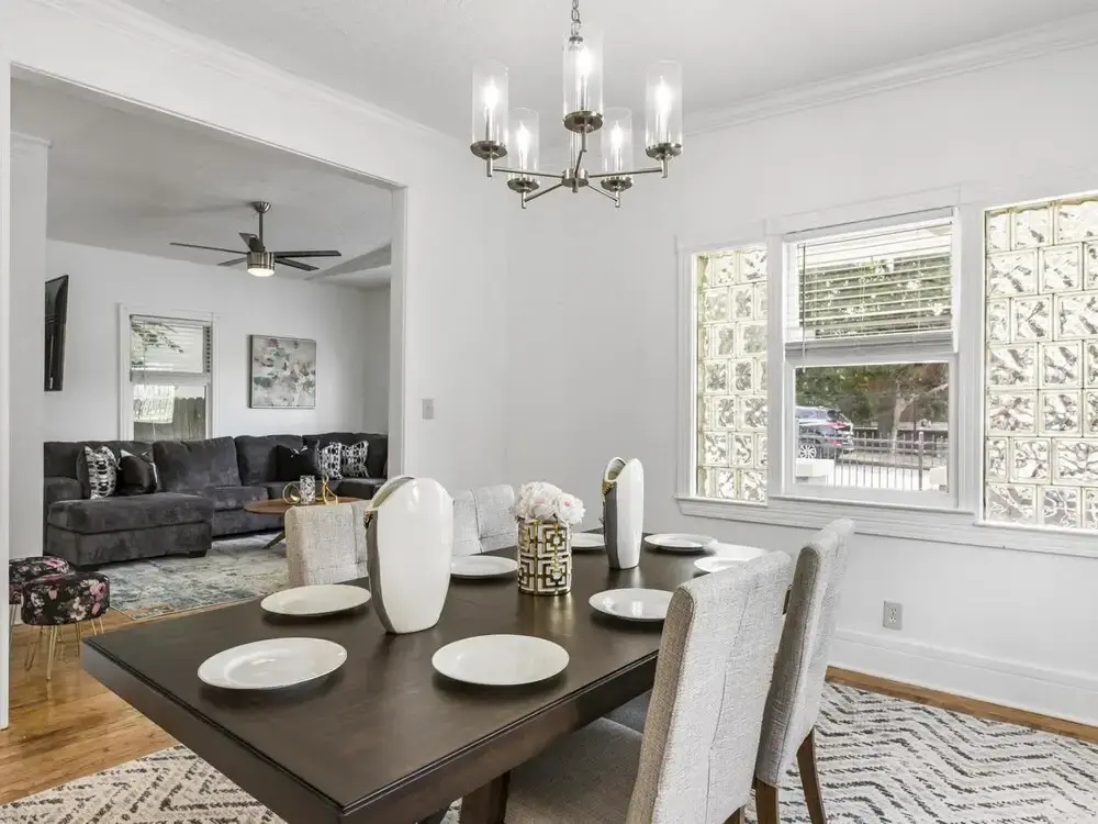 photo 1 of 7 bedrooms Spacious House Near Downtown w Parking