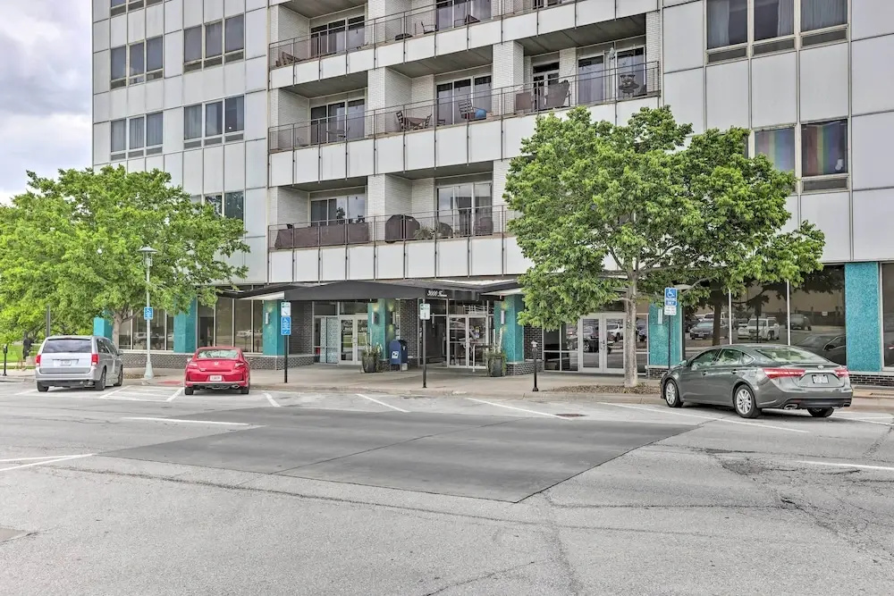 photo 1 of 7th-floor Omaha Condo w/ Balcony & Park Views