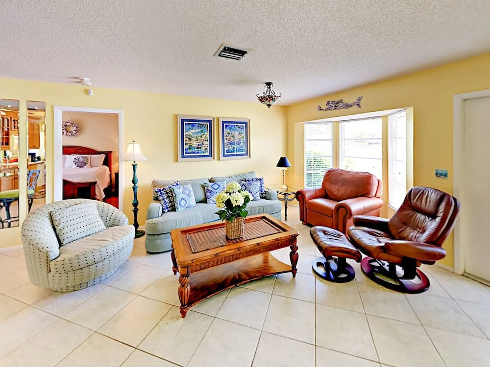 photo 1 of 803 Suncrest Drive Home 3 Bedrooms 2 Bathrooms Home