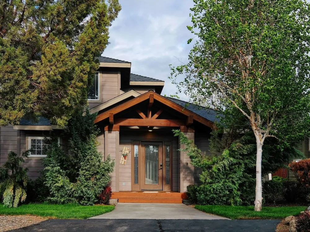 photo 1 of 860 Golden Pheasant Drive Townhouse 3 Bedrooms 2.5 Bathrooms Townhouse