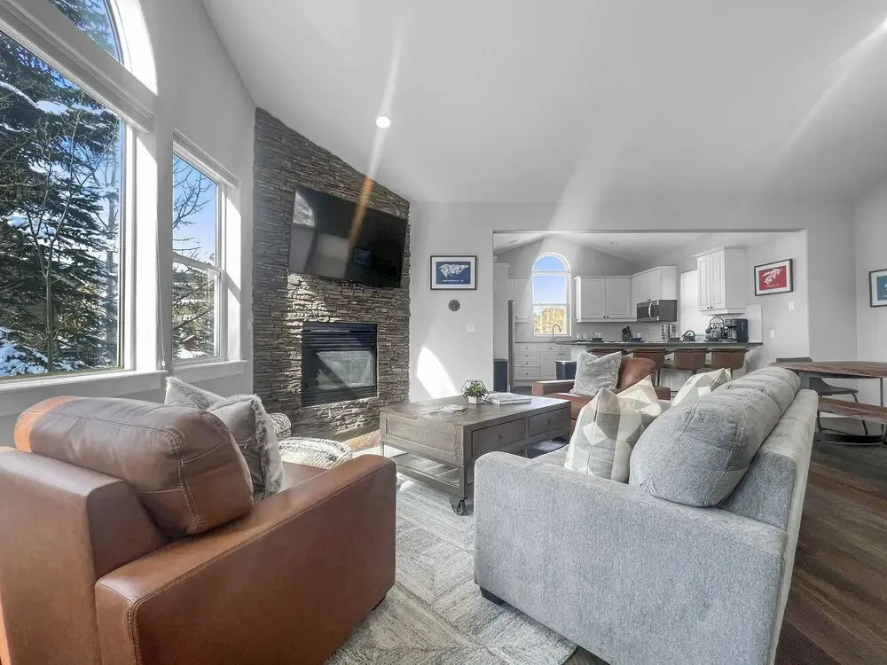 photo 1 of 928a Lakepoint Circle 3br 2.5ba 3 Bedroom Home by RedAwning