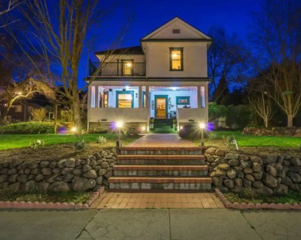 photo 1 of Abigail’s Bed & Breakfast Inn