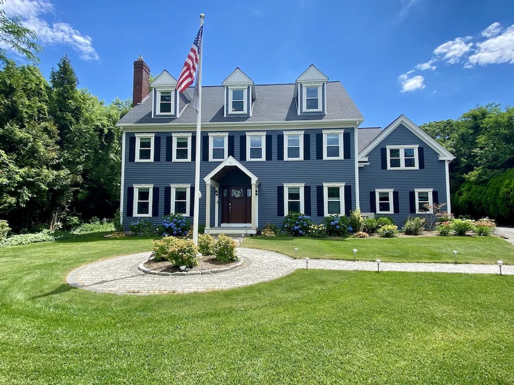 photo 1 of 3 Waves Bed & Breakfast