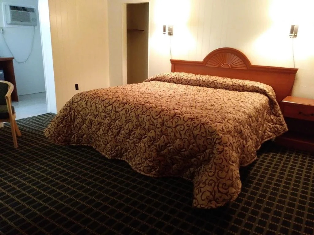 photo 1 of Acorn Motel