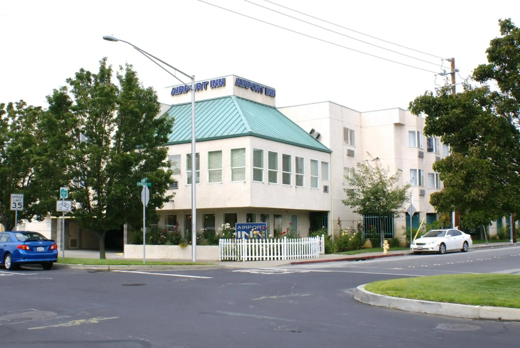 photo 1 of Airport Inn