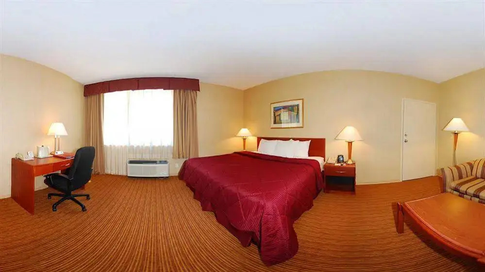 photo 1 of Airport Inn