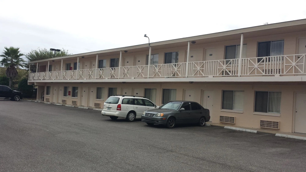 photo 1 of Airport Motor Inn Lounge/Package Store