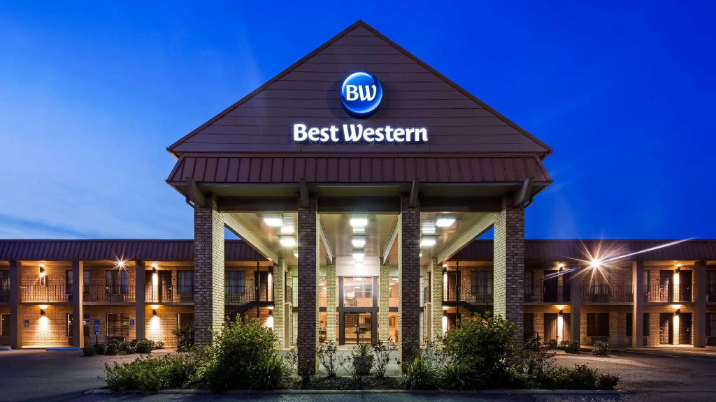 photo 1 of Alexandria Inn & Suites & Conference Center Hotel