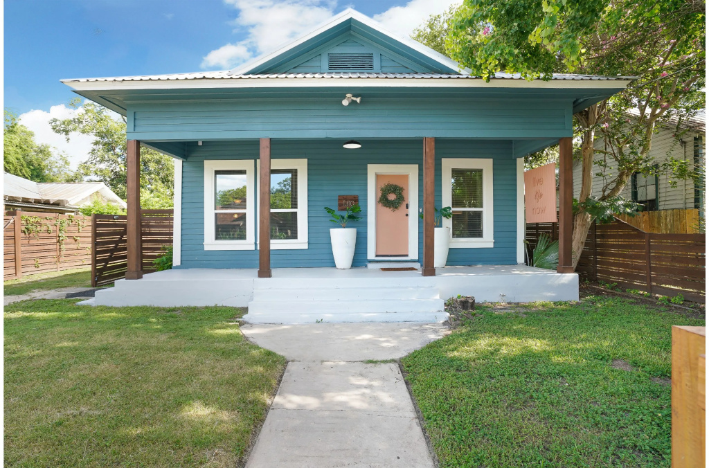 photo 1 of Amazing Fully Fenced Home Only 5 Mins from Downtown