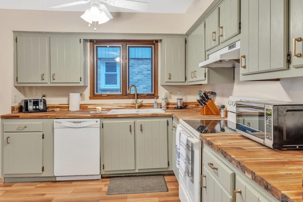 photo 1 of Amazing Hideaway - Short Walk To Hoyt Park! 3 Bedroom Townhouse by Redawning