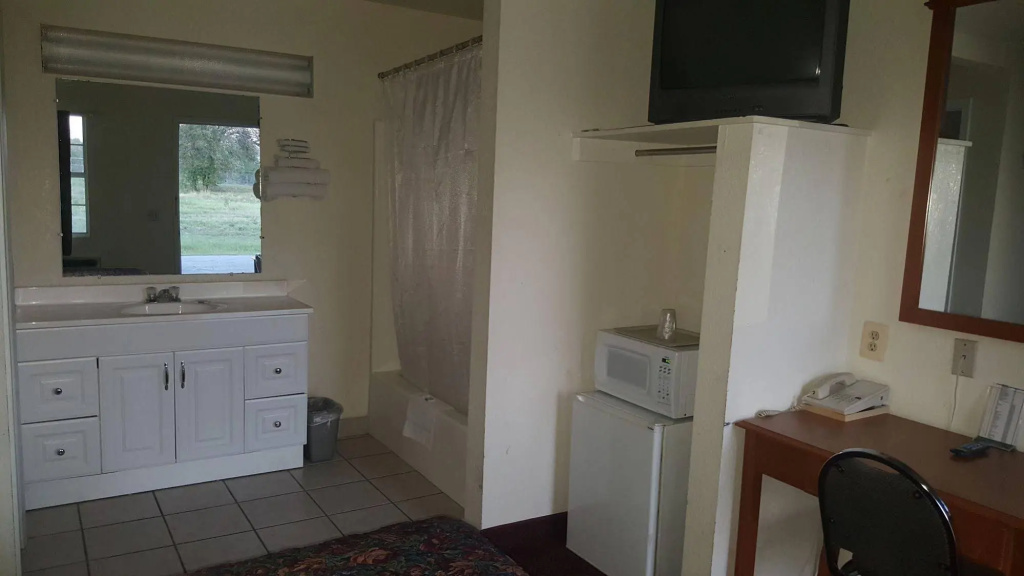 photo 1 of American Inn