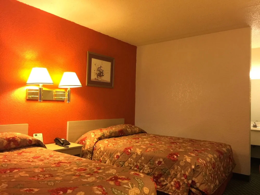photo 1 of Americas Best Inns Moline