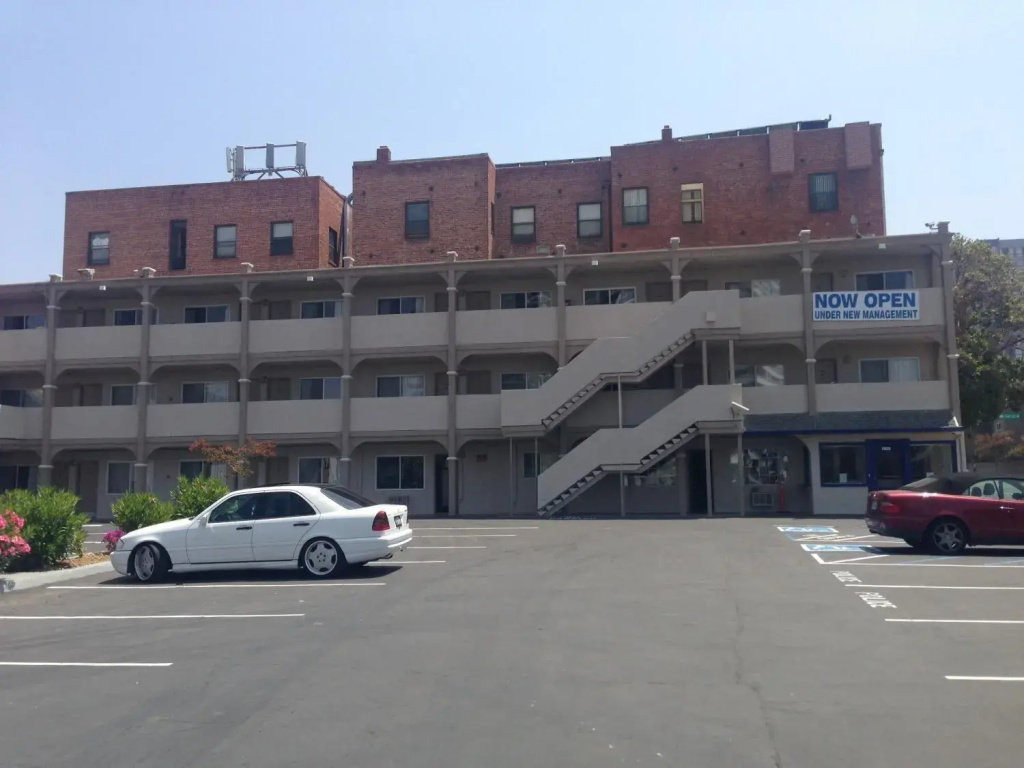 photo 1 of Econo Lodge Oakland Lake Merritt Area