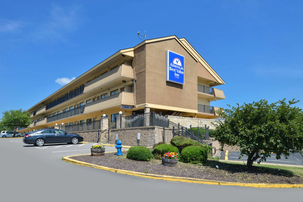 photo 1 of Americas Best Value Inn Pittsburgh Airport
