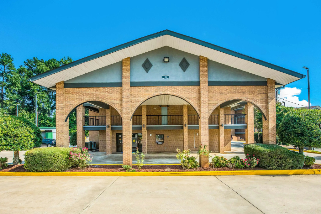 photo 1 of Americas Best Value Inn Stockbridge